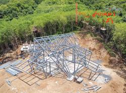 ติดตั้งเสา สามเหลี่ยมเหล็กถัก สูง 9 เมตร ให้กับ รีสอร์ท บนเกาะพะลวย อ.เกาะสมุย จ.สุราษฎร์ธานี สำหรับติดตั้ง หัวล่อฟ้า ป้องกันฟ้าผ่า